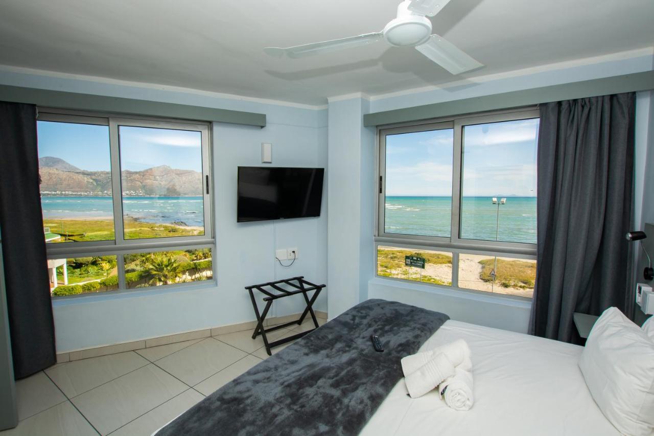 Ocean Breeze Hotel Strand Esterno foto
