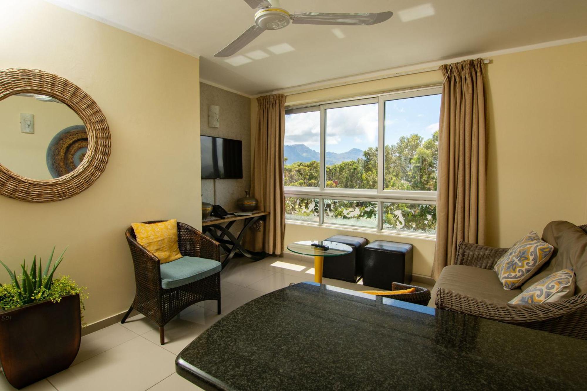 Ocean Breeze Hotel Strand Esterno foto