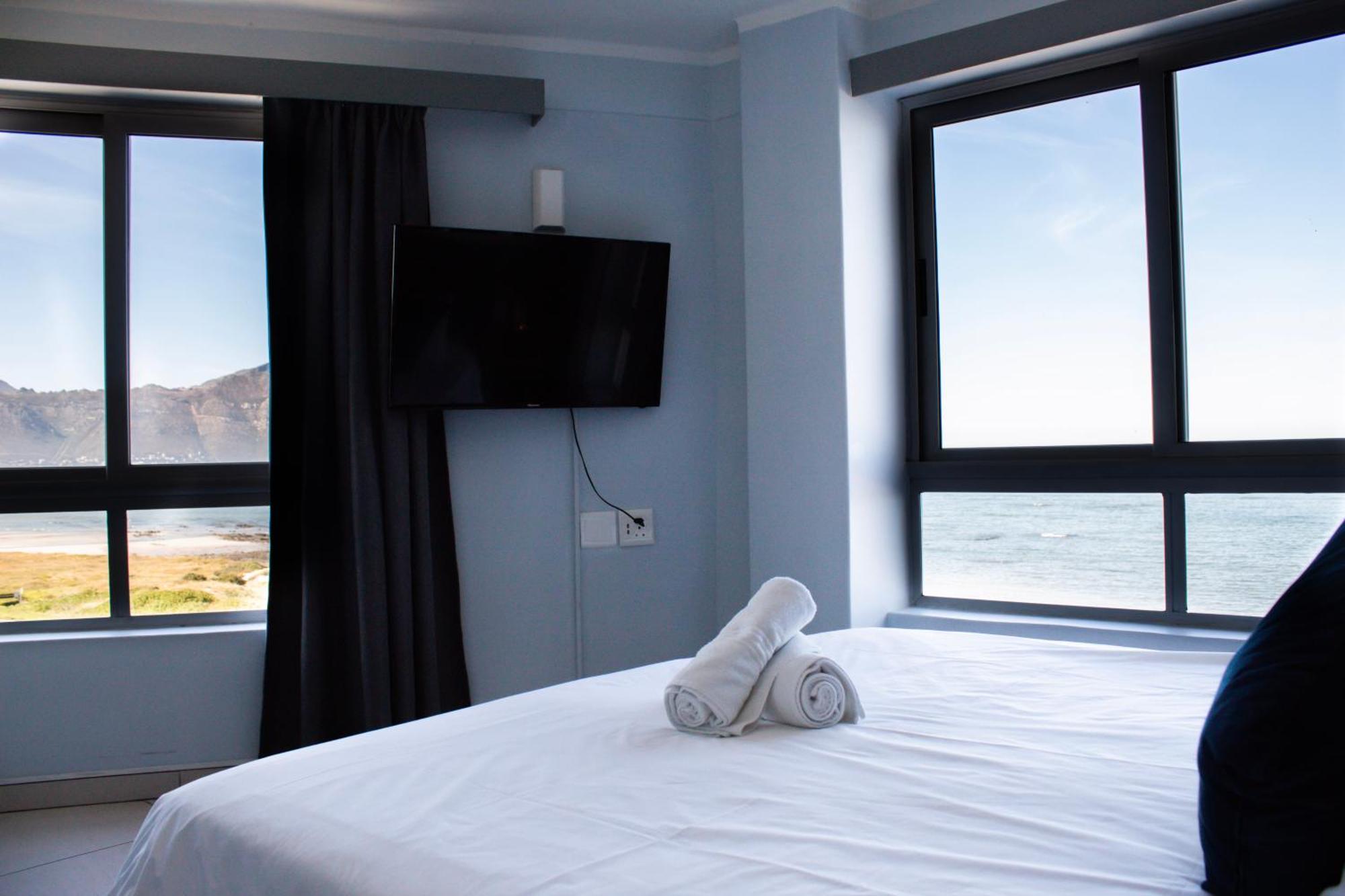 Ocean Breeze Hotel Strand Esterno foto